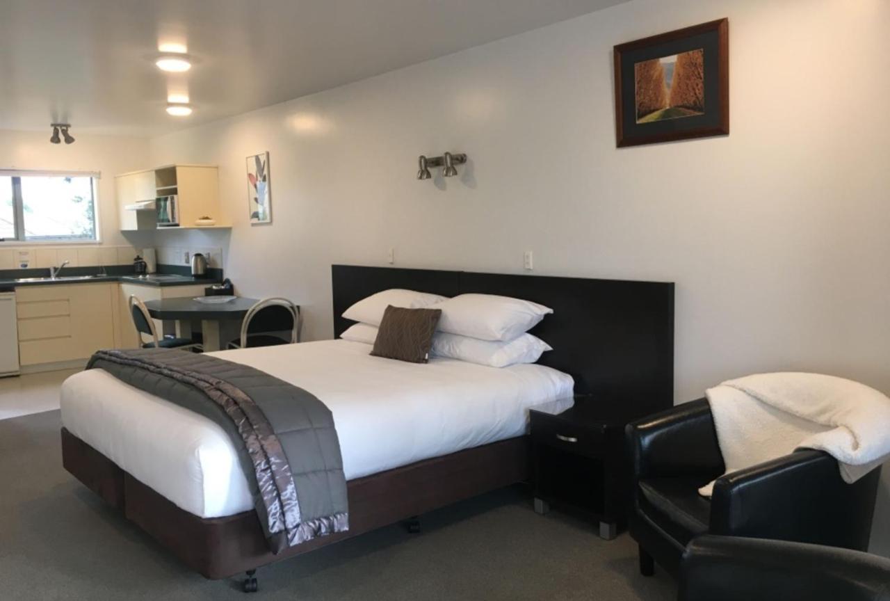 Motel Colonial Manor 4*