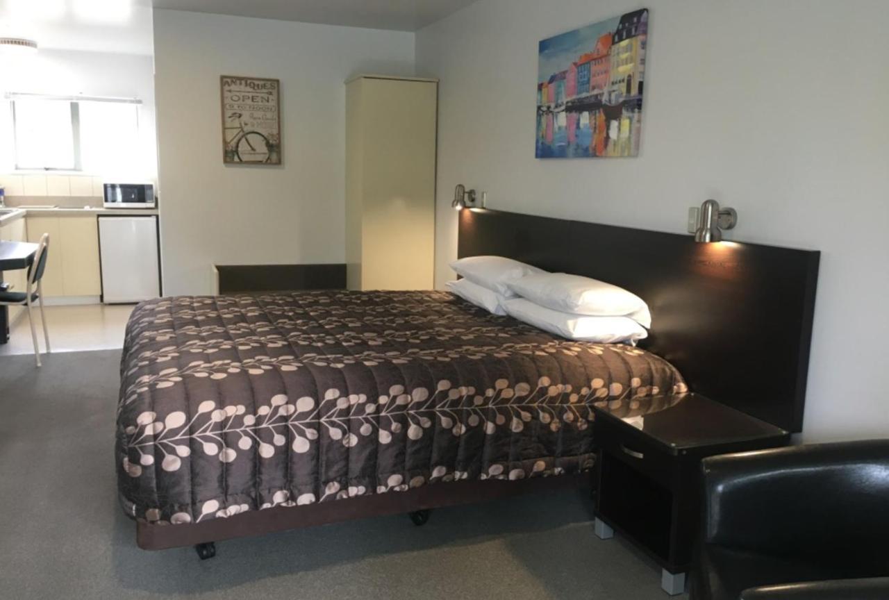 Motel Colonial Manor